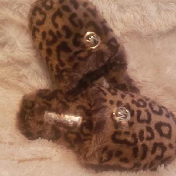 NWOT Mk slippers - Picture 2 of 8